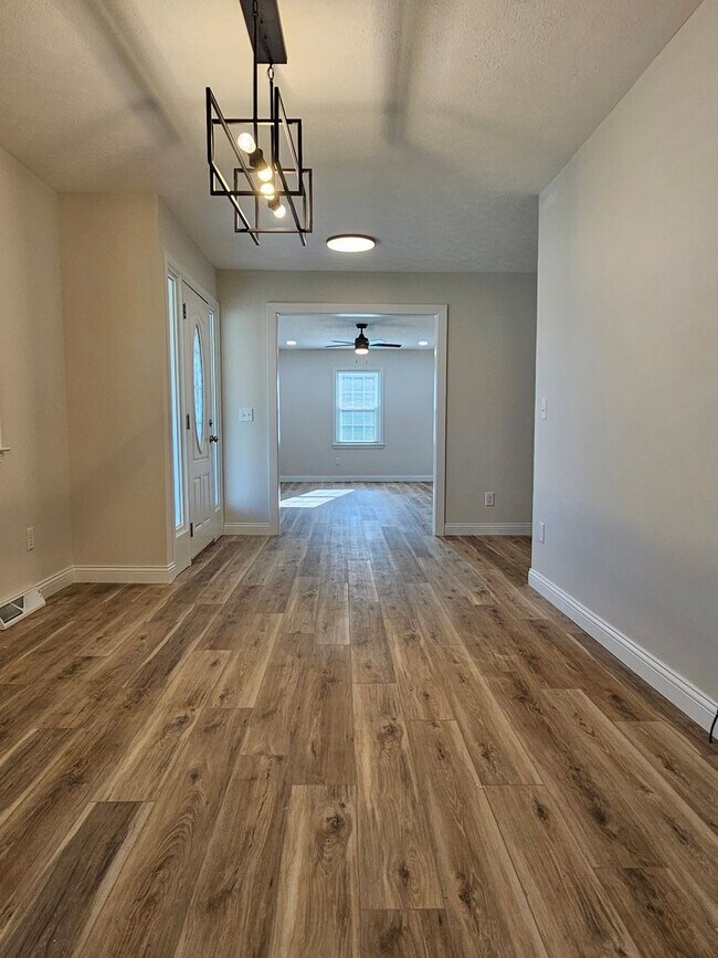 Building Photo - 395 W Crocus Dr