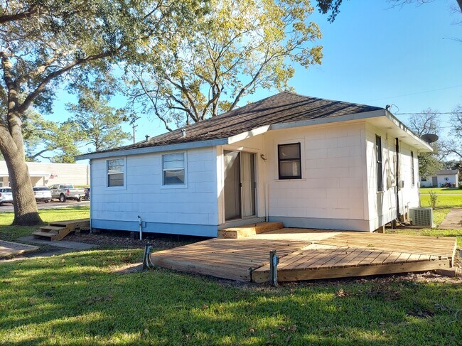 Back area & Deck - 402 W Alabama St