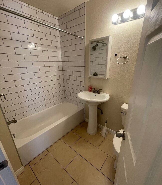 Bath 1 - 1396 W 30th St