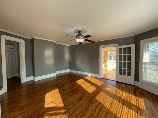 Living Room - 533 W Gray St