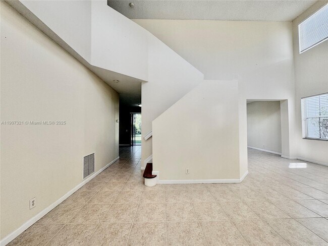 Foto del edificio - 4383 Laurel Ridge Cir