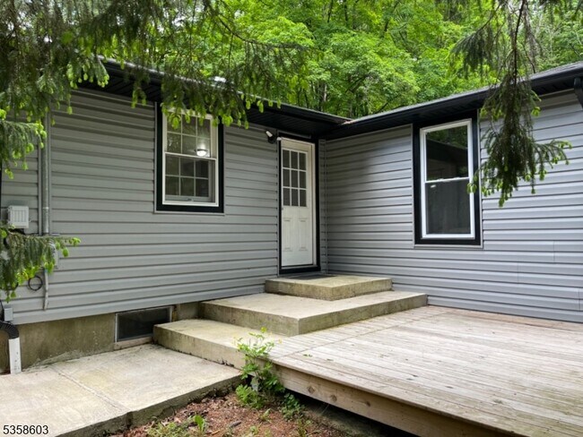 Foto del edificio - 620 Hemlock Dr