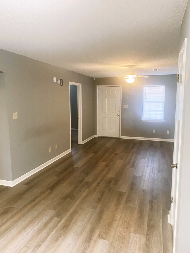 Building Photo - 1809 Windover Pl SW