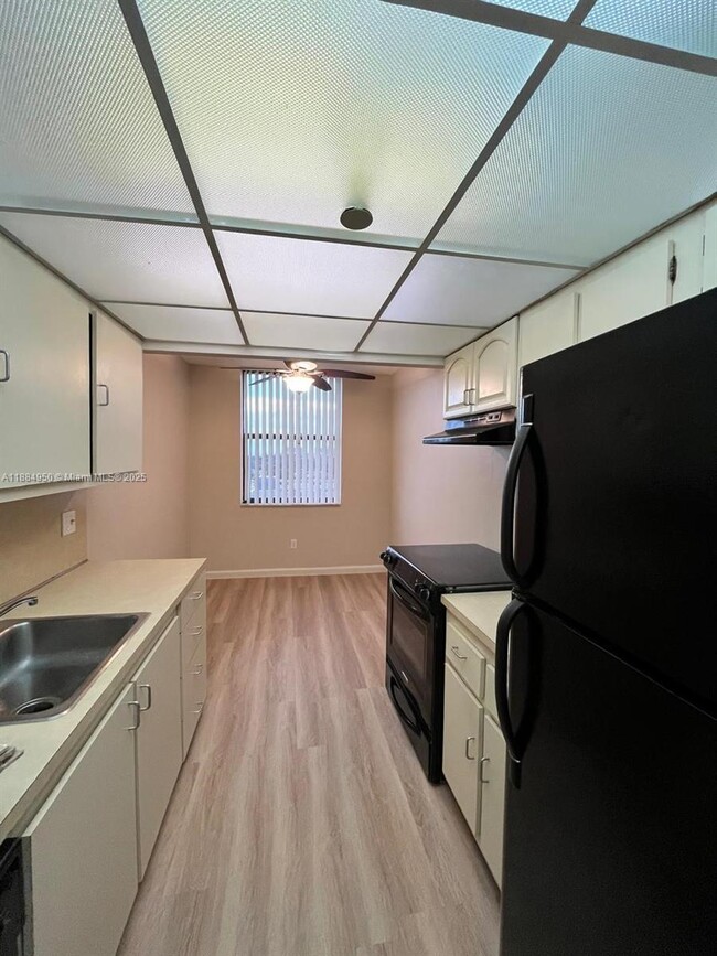 Foto del edificio - 1470 NE 123rd St