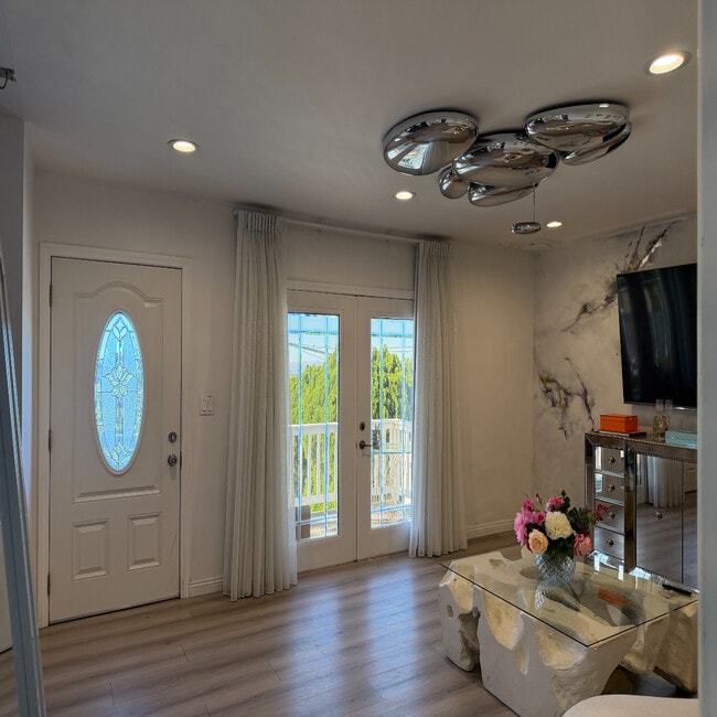 Foto del edificio - 11068 Plainview Ave