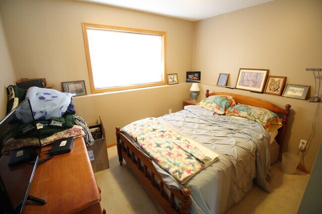 Foto del edificio - Beautiful 4 Bedroom/2 Bathroom Home In Shakopee-AVAILABLE 7/1