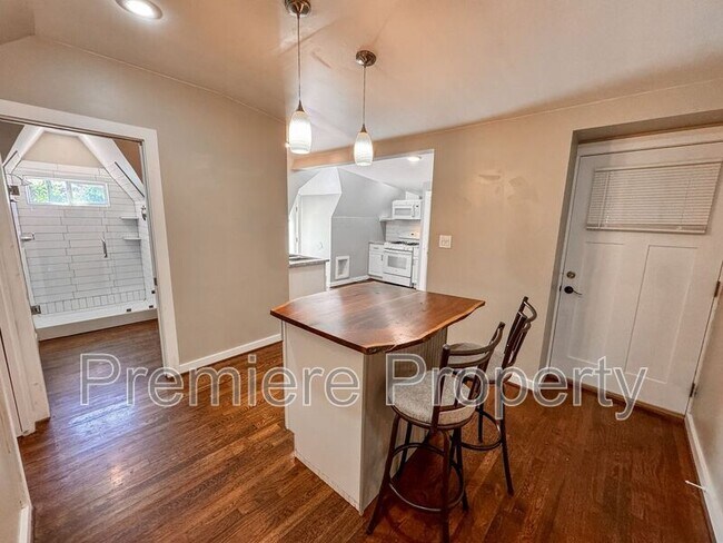 Foto del edificio - 6314 Holmes Rd