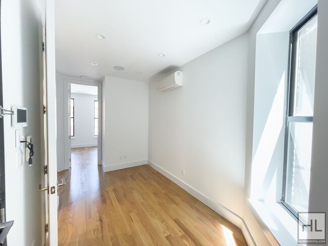 Building Photo - East 93 Street / Spacious 1-Bedroom 1-Bath...