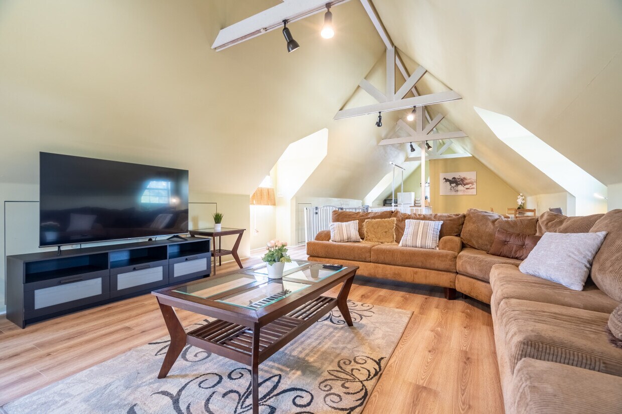 Foto principal - 450 Cody Rd