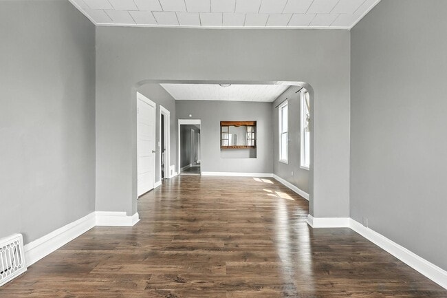 Foto del edificio - 1227 Clarence Ave