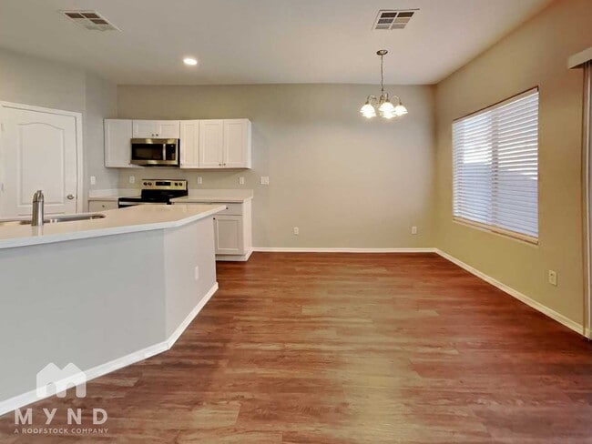 Building Photo - 506 W Gary Way