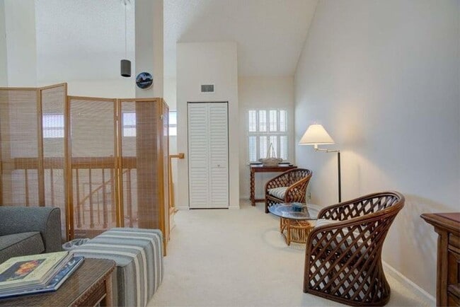 Building Photo - 143 Bay Colony Dr N