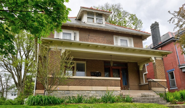Building Photo - 1692 Bryden Rd
