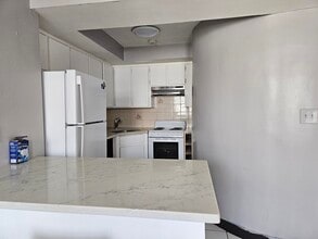 Building Photo - 49 Cottage St