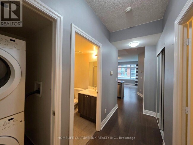 Photo du bâtiment - 8110 Birchmount Rd