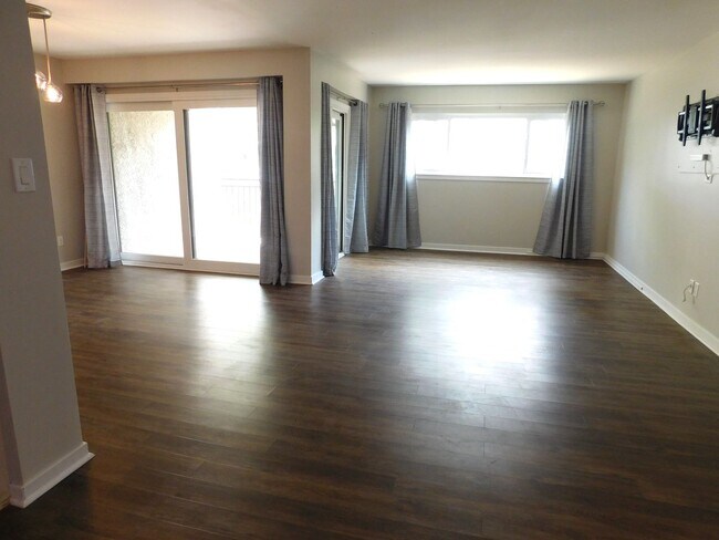 Building Photo - 70 Paddleboat Lane, #203 - C