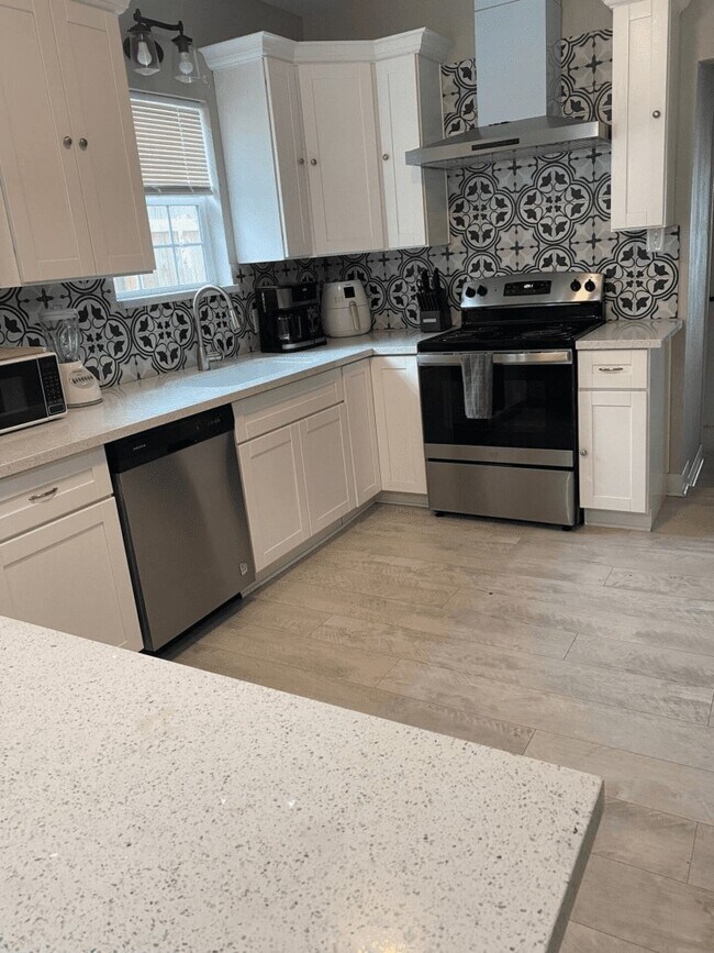 Foto del edificio - 6716 Jefferson Blvd