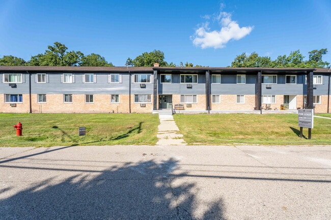 Building Photo - ONE11 UTICA PARK