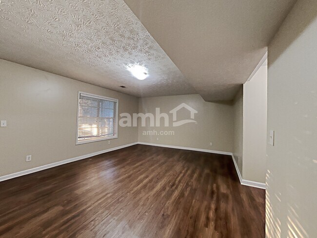 Foto del edificio - 1500 Chalet Cir