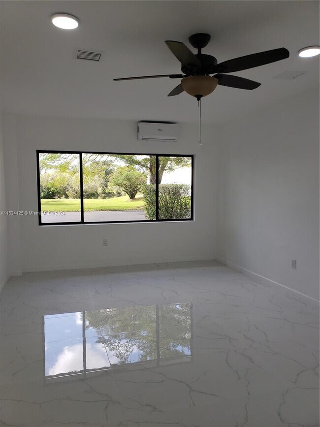 Building Photo - 9027 SW 62nd Terrace