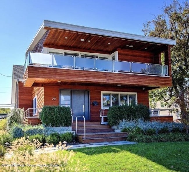 Building Photo - 215 5th Ave