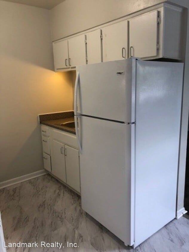 Primary Photo - 9 E Deer Park Dr