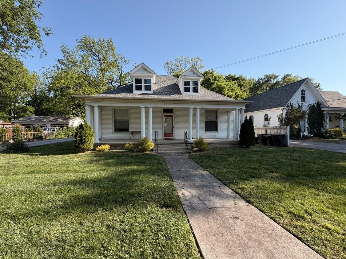 Photo - 335 E Burton St