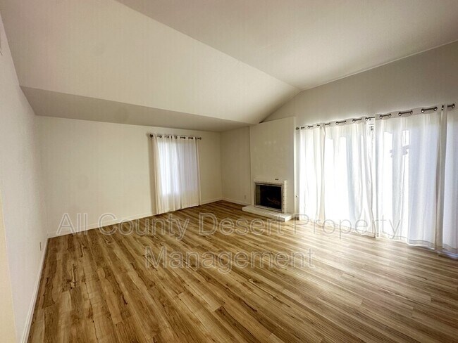 Foto del edificio - 1675 N Fairway Cir E