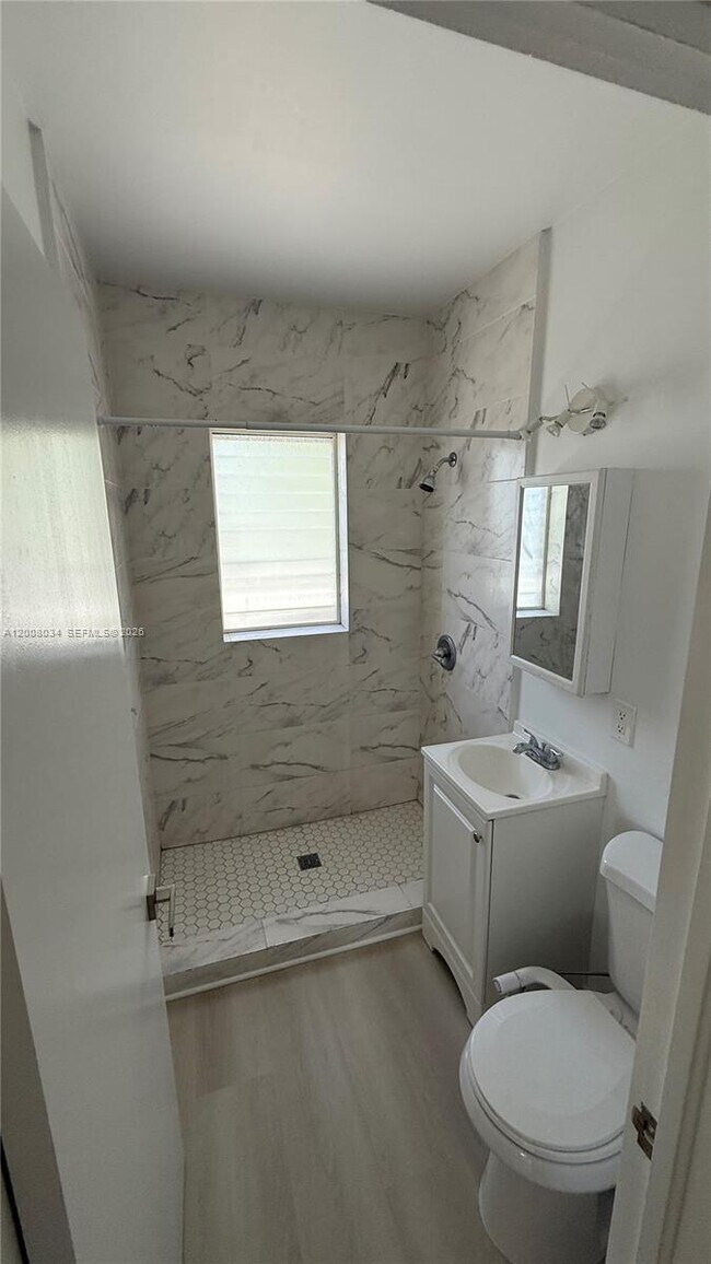 Foto del edificio - 534 SW 6th Ct