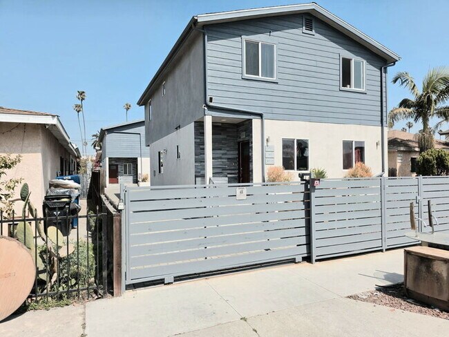 Foto del edificio - 631 W 83rd St