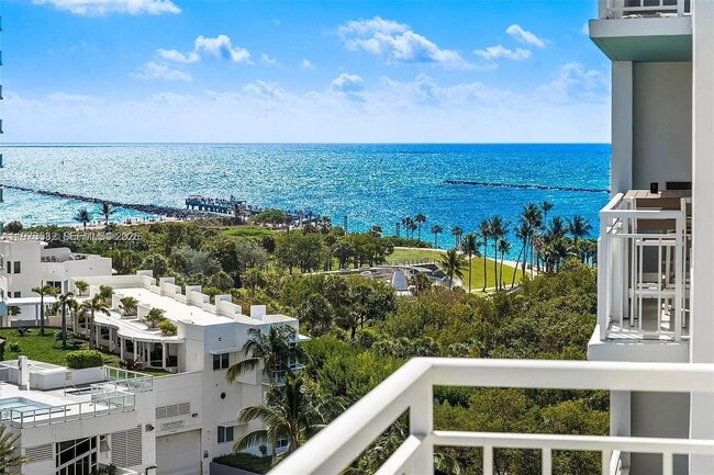 Foto del edificio - 400 South Pointe Dr