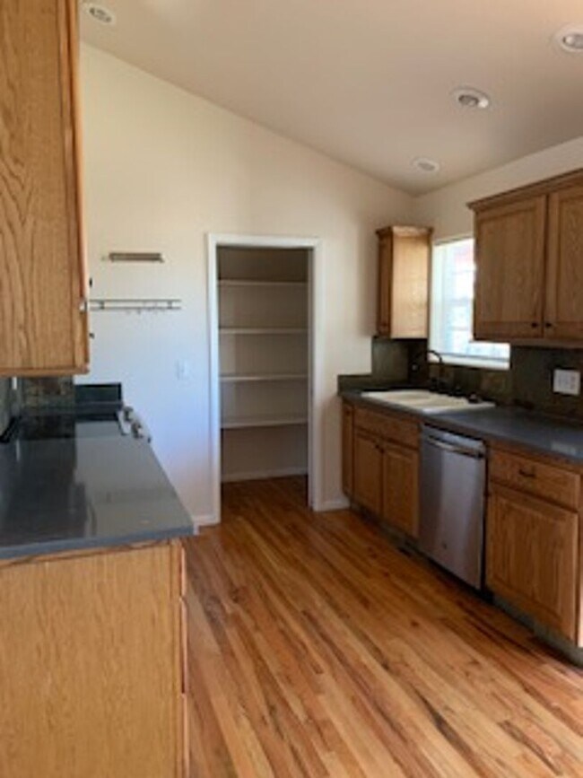 Building Photo - Fabulous 4 bedroom, 3 bath Rural Property ...