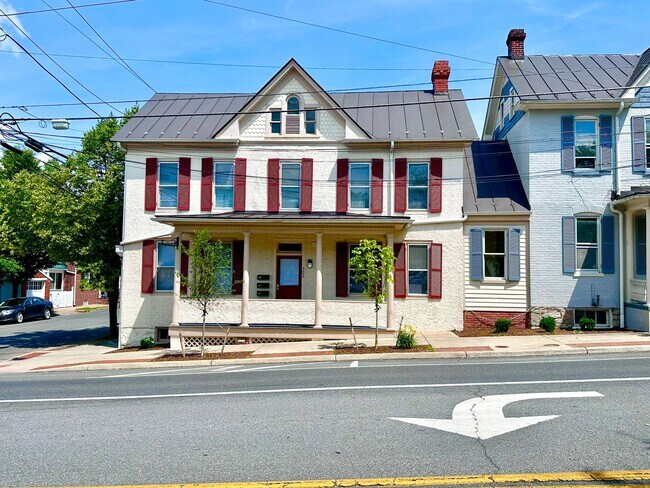 Building Photo - 302 S Cameron St