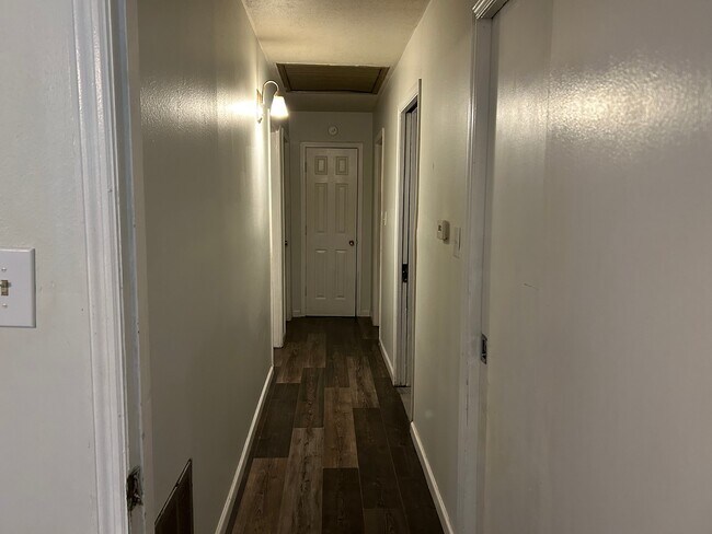 Building Photo - 1102 Wooddell Dr
