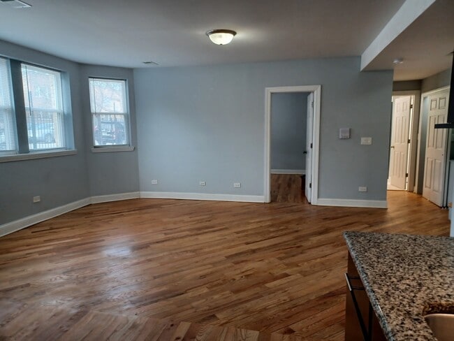 Building Photo - 5731 N Kimball Ave
