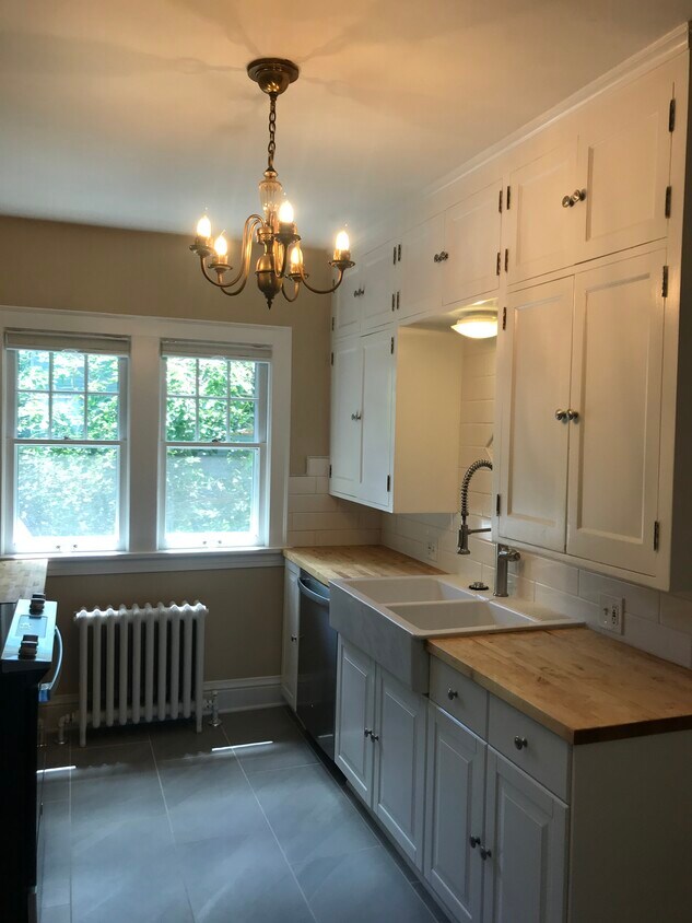 Foto principal - 5002 Russell Ave S