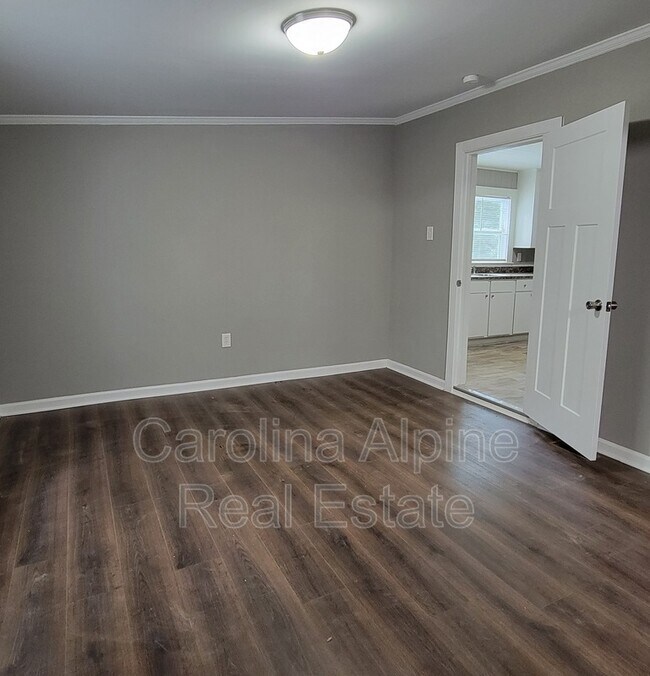 Building Photo - 1104 Spann St