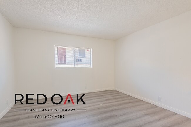 Foto del edificio - ~1 Month FREE + LOW DEPOSIT~ Charming, Sun...