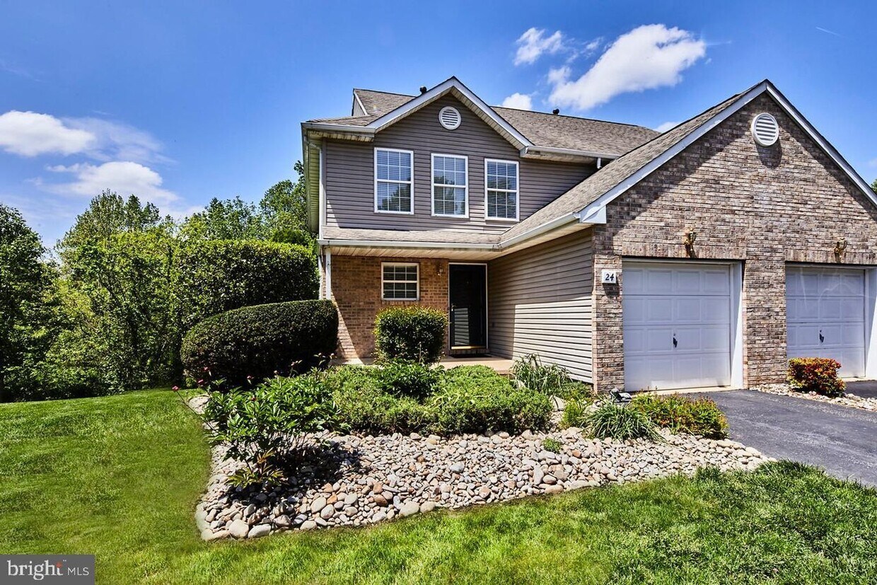 Primary Photo - Coming Soon - Beautiful Home in Limestone ...
