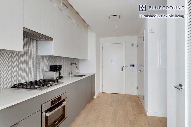 Building Photo - 244 W 29th St