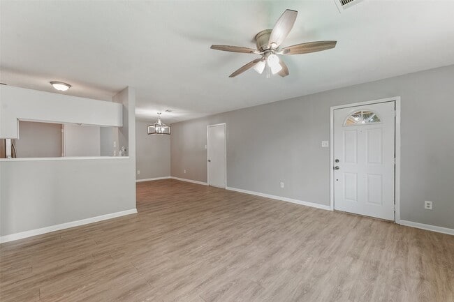 Building Photo - 6011 Beaconridge Dr