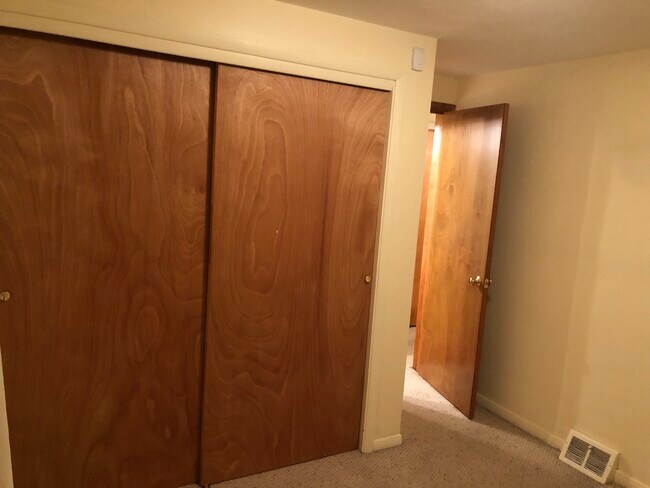 Room 1 - 710 Parkwood Rd