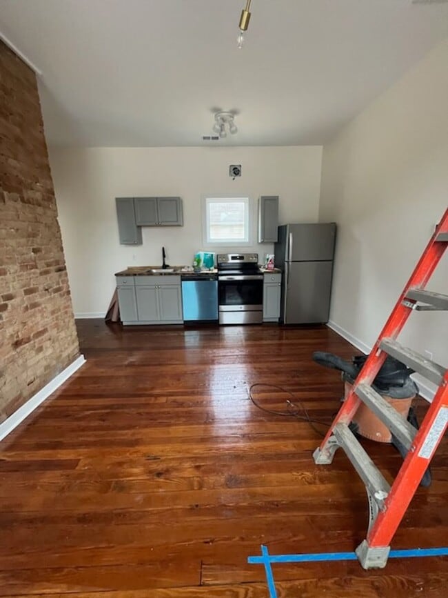 Building Photo - 701 Camp St