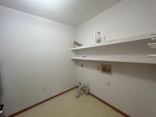Foto del edificio - 6327 Brent Dr