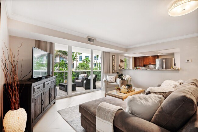 Living room - 2841 N Ocean Blvd