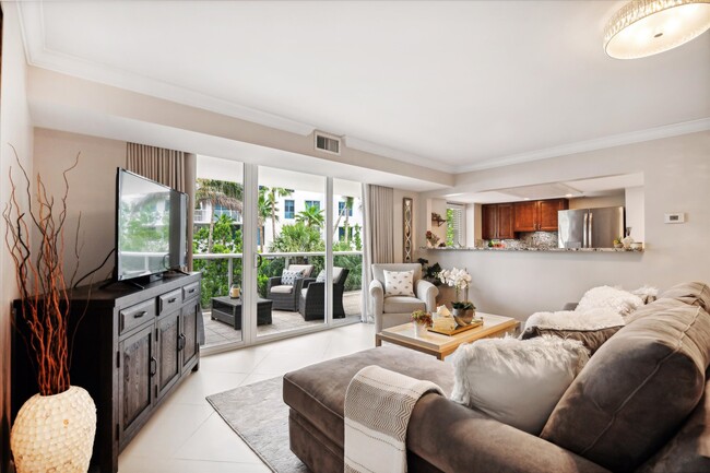 Living room - 2841 N Ocean Blvd