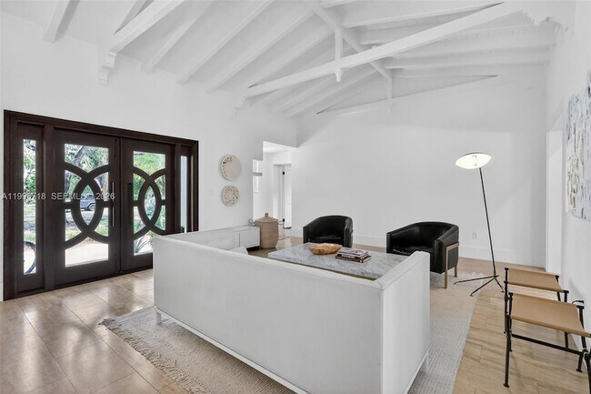 Foto del edificio - 3258 Riviera Dr