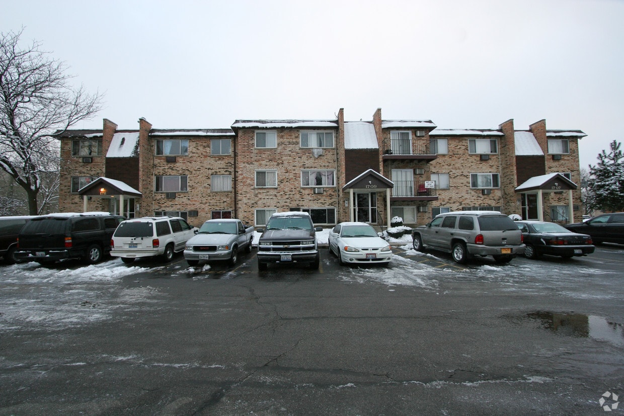 Building Photo - 1705 W Chariot Ct