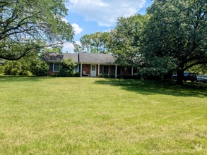 Building Photo - 8025 Gordon Dr