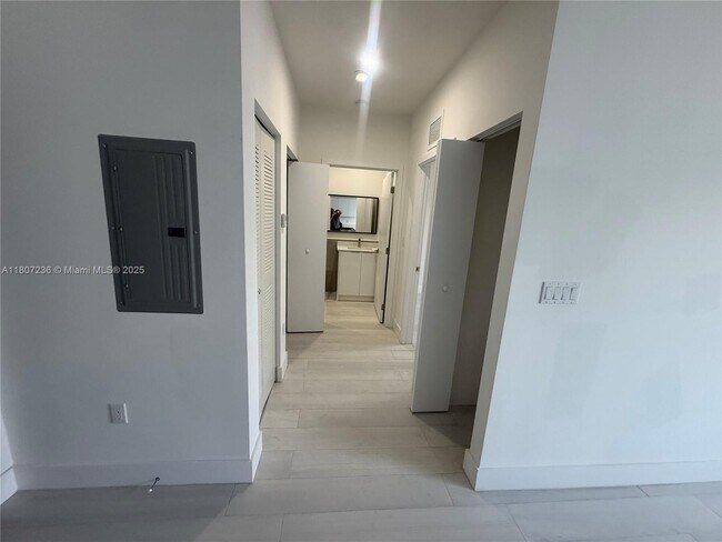 Foto del edificio - 879 E 24th St